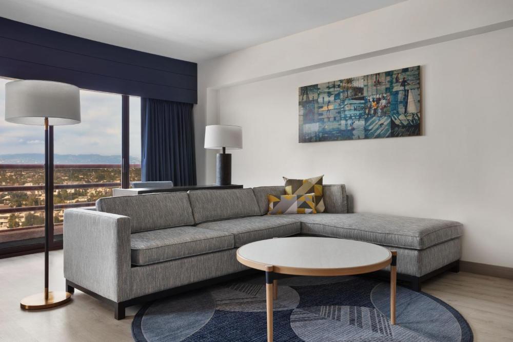 Large King Room with City View interior
