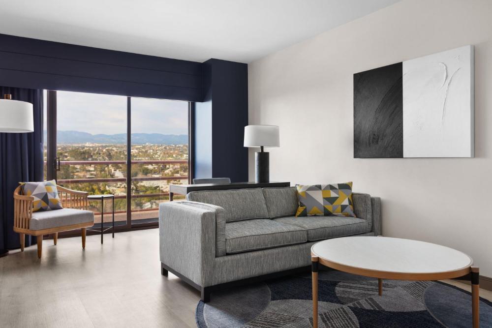 Junior Suite with City View interior